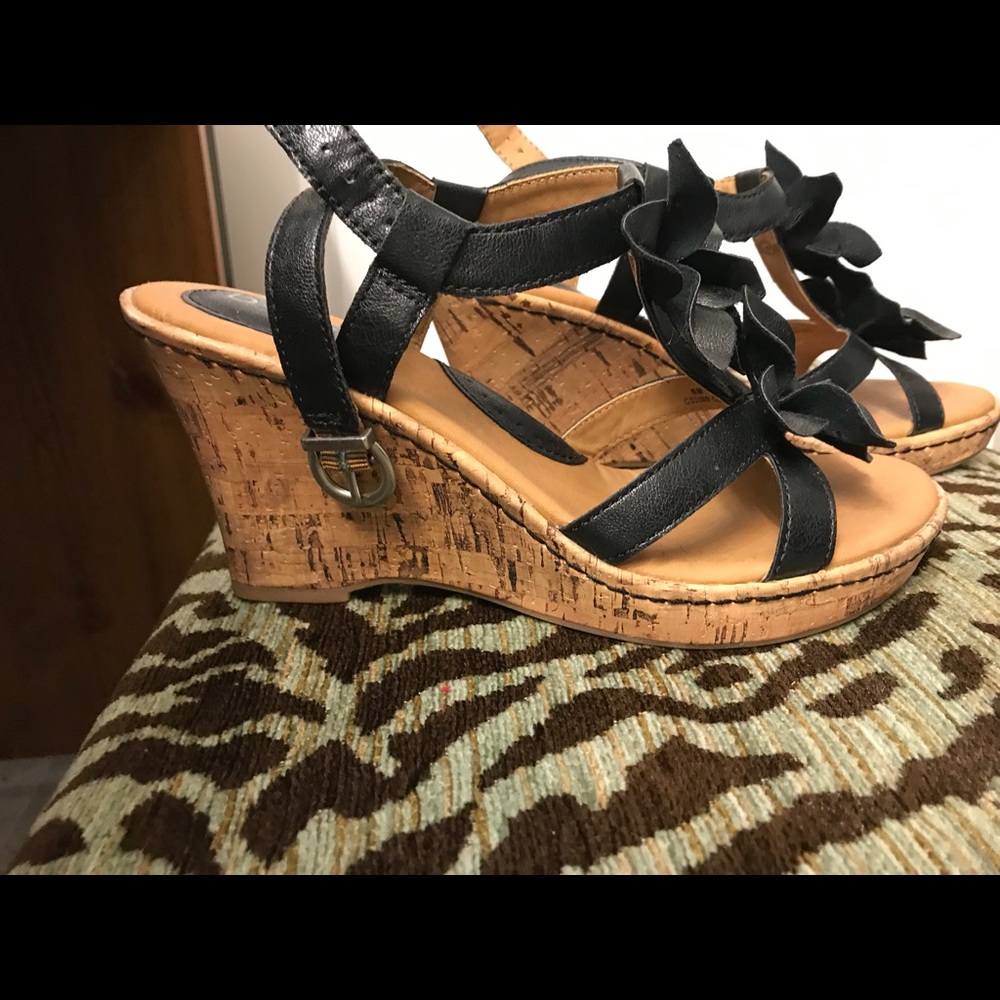 Black flower wedges size 8